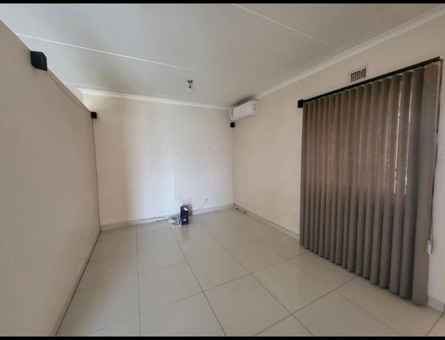 3 BEDROOM PROPERTY TO RENT IN OAKLANDS